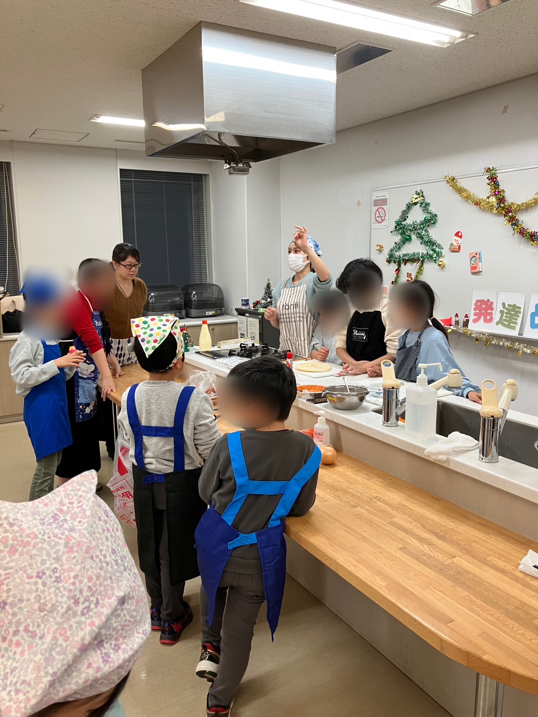 発達凸凹クリスマス交流会説明中